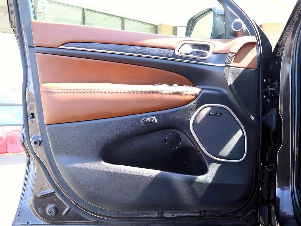 Used 2017 Luxury Brown Pearl Jeep Summit image 11