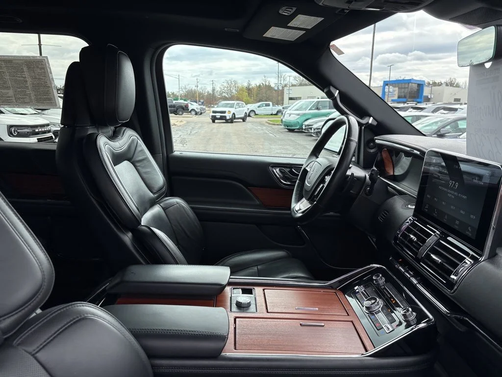 Used 2018 Burgundy Velvet Metallic Tinted Clearcoat Lincoln Select image 36