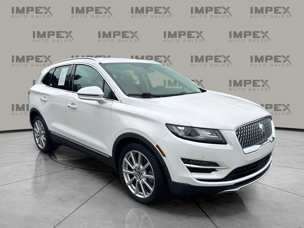 Used 2019 White Lincoln Reserve image 4