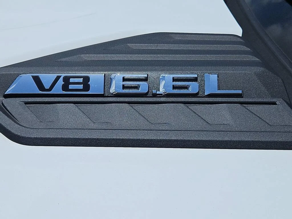 New 2026 Summit White Chevrolet WT image 11