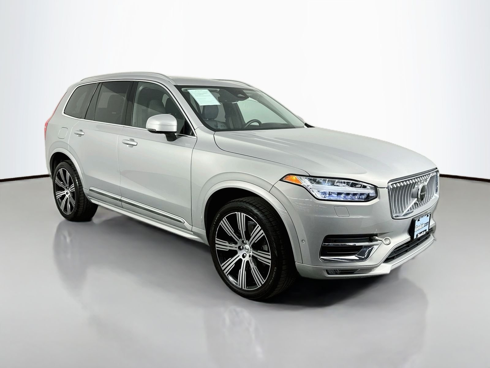 Used 2023 Silver Volvo Ultimate image 1