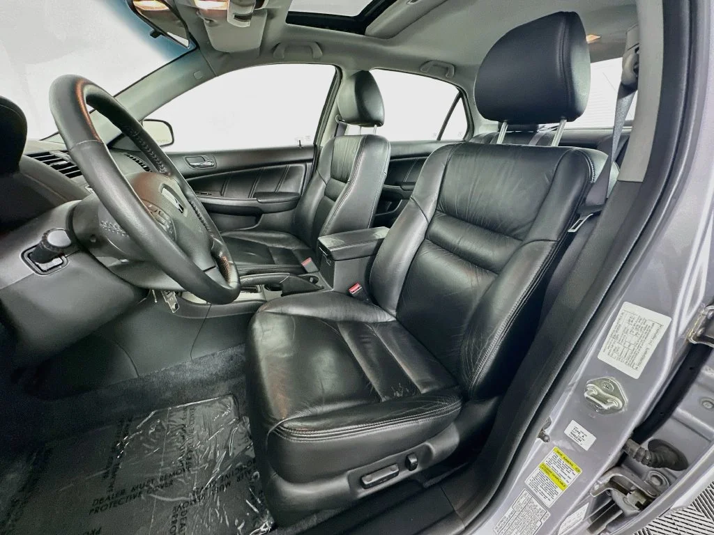 Used 2005 Silver Frost Metallic Honda EX-L image 20