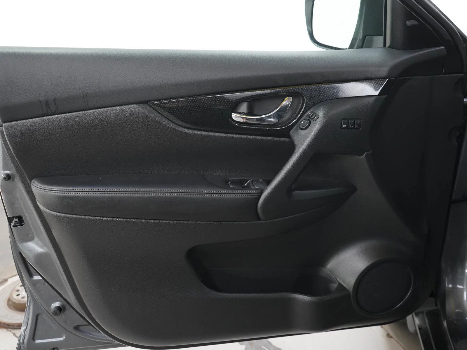 Used 2020 Gun Metallic Nissan SL image 20