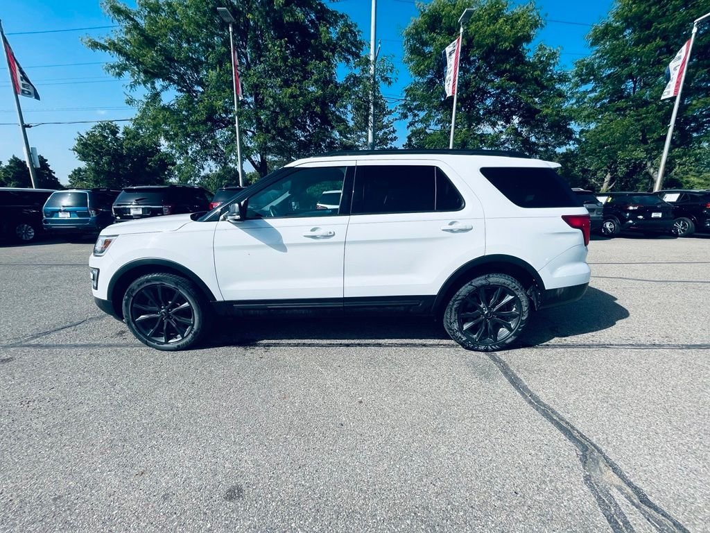Used 2017 White Ford XLT image 2