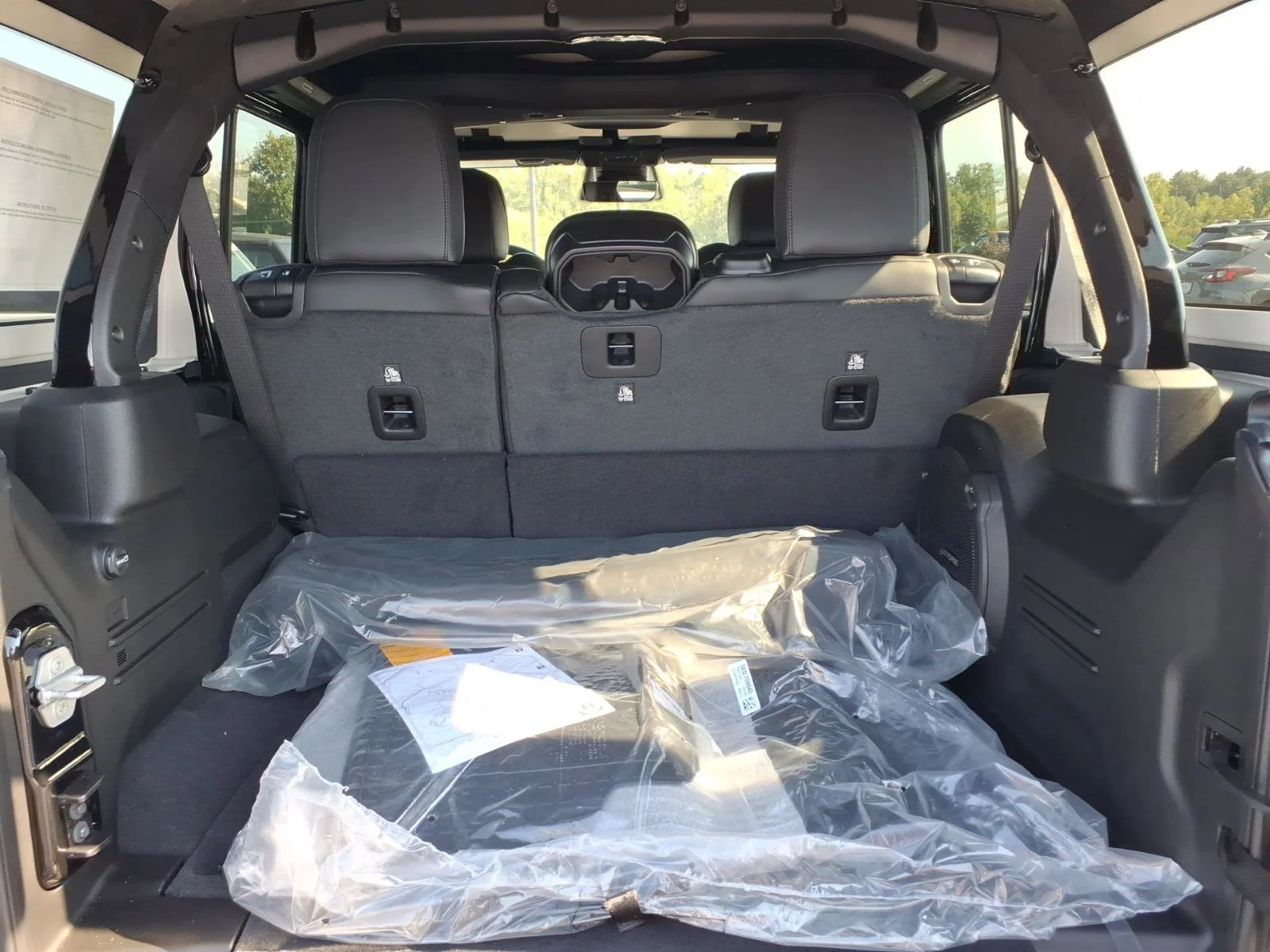 New 2026 Black Clear-Coat Exterior Paint Jeep Rubicon X image 17
