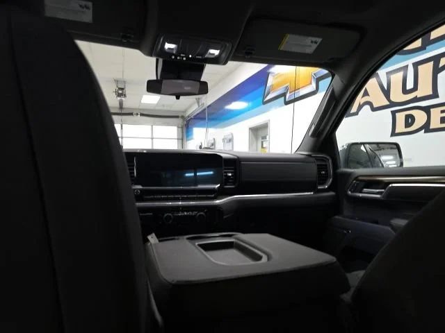 2025 Chevrolet Silverado 1500 LT - Photo 13