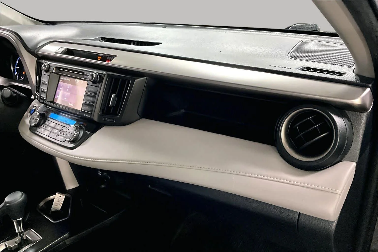 Used 2018 Magnetic Gray Metallic Toyota XLE image 18