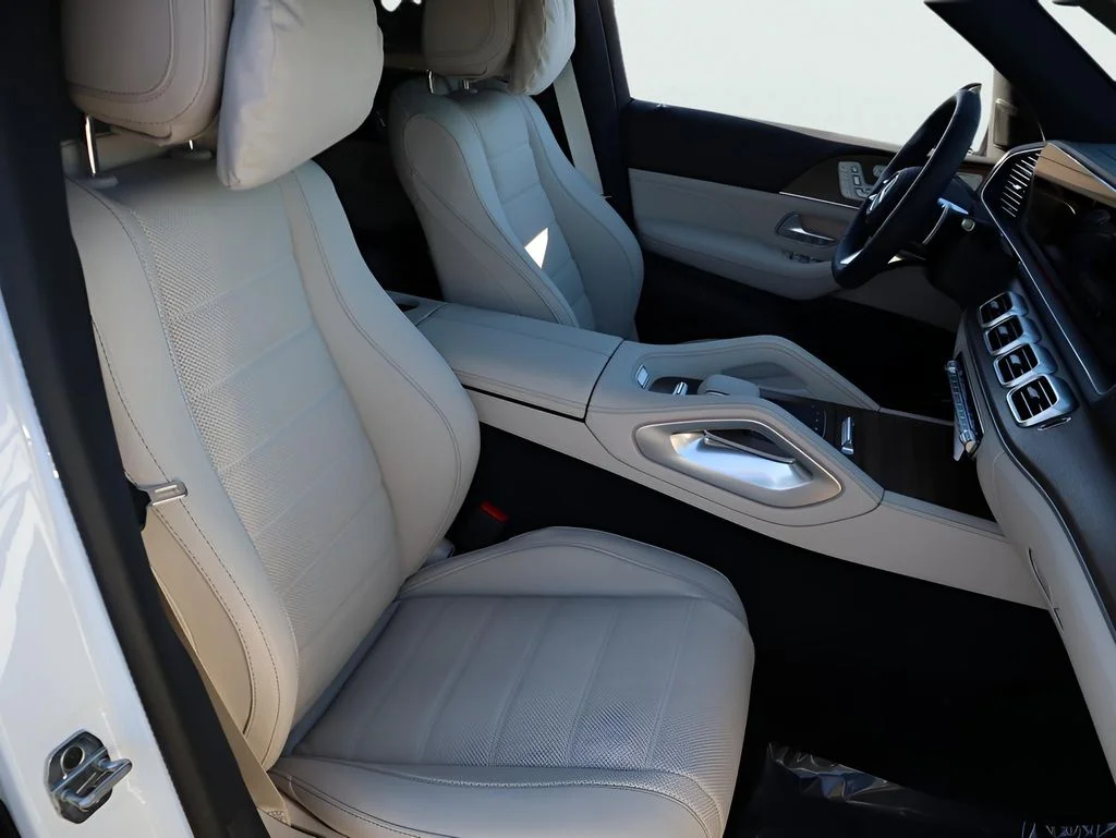 New 2026 MANUFAKTUR Moonlight White Metallic Mercedes-Benz GLS 450 image 18