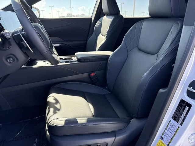 Used 2025 White Lexus 350 Premium image 11
