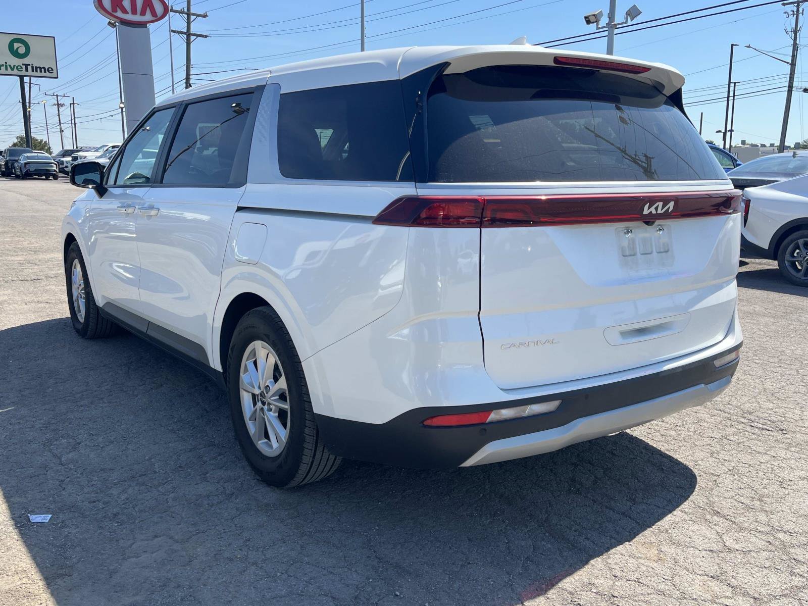 Used 2023 Snow White Pearl Kia LX image 5