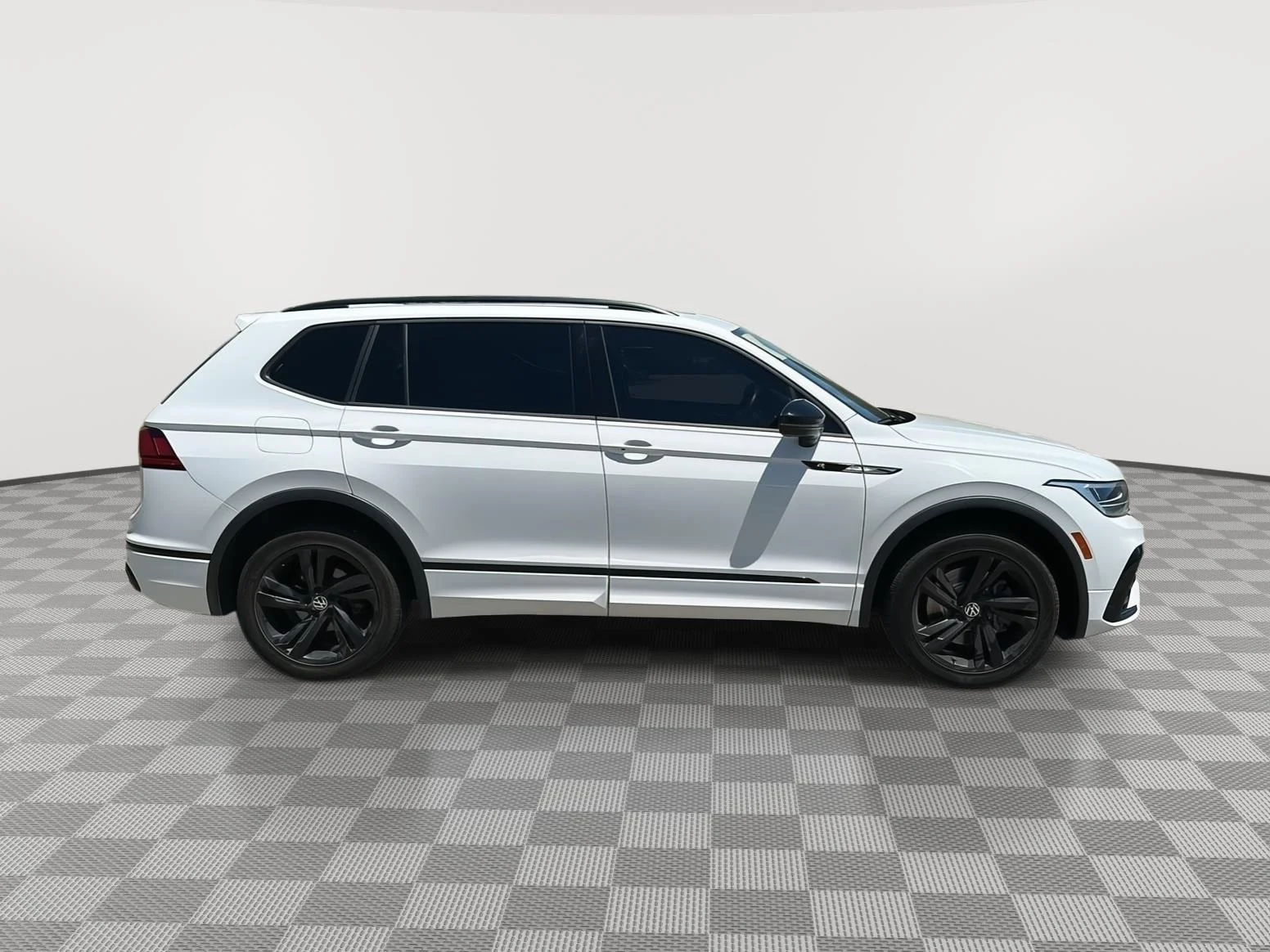 Used 2022 Pure White Volkswagen SE R-Line Black image 4
