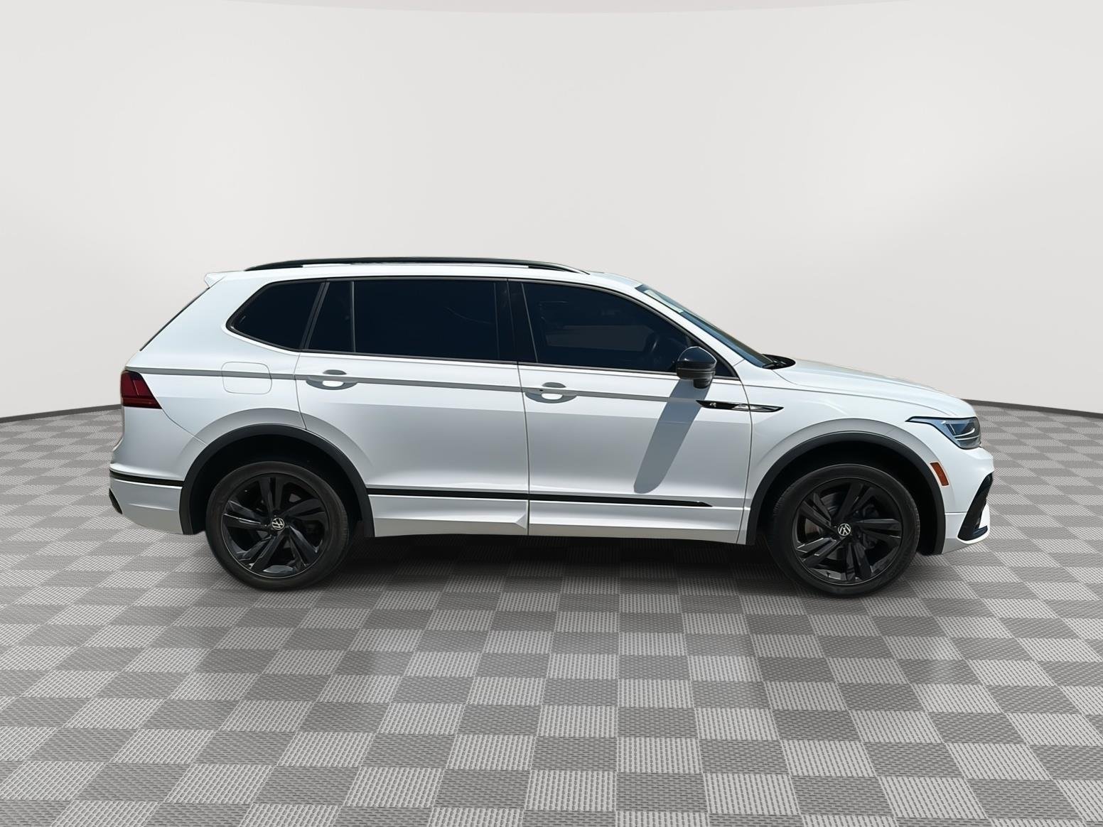 Used 2022 Pure White Volkswagen SE R-Line Black image 4