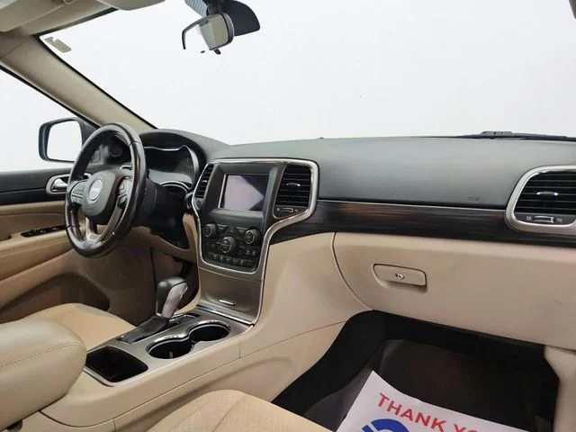 Used 2021 Granite Crystal Clearcoat Metallic Jeep Laredo E image 29