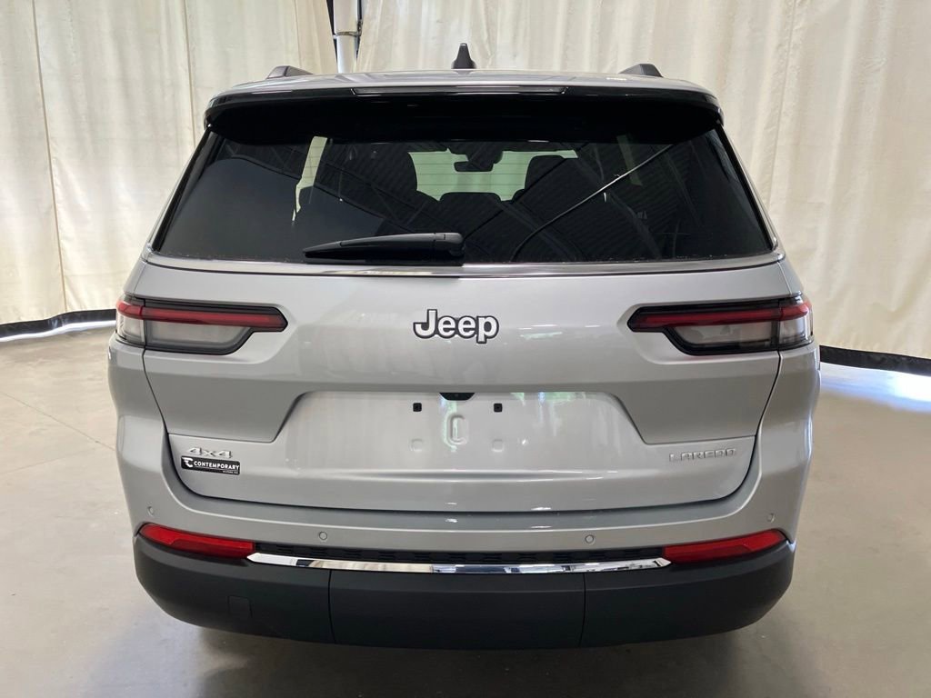 New 2026 Silver Zynith Exterior Paint Jeep Laredo X image 27