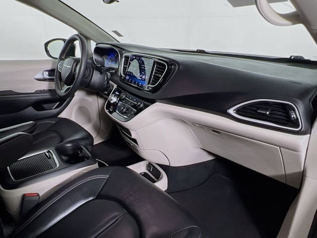 2024 Chrysler Pacifica Touring L - Photo 39