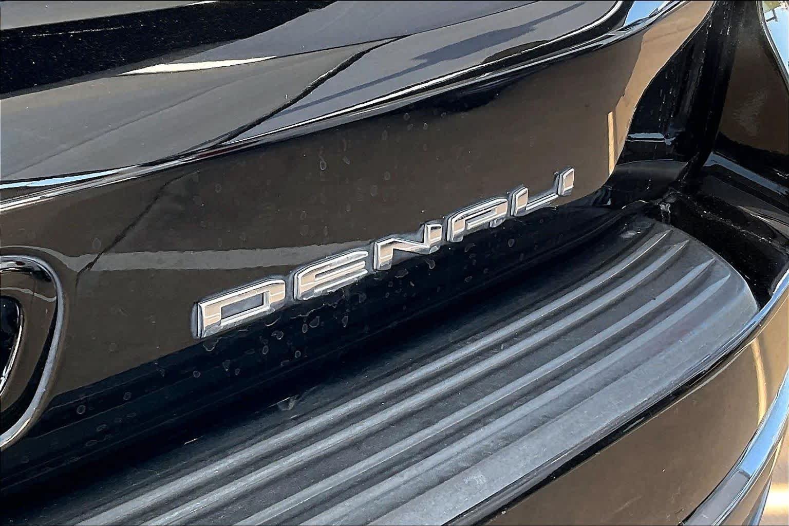 Used 2023 Onyx Black GMC Denali Ultimate image 11