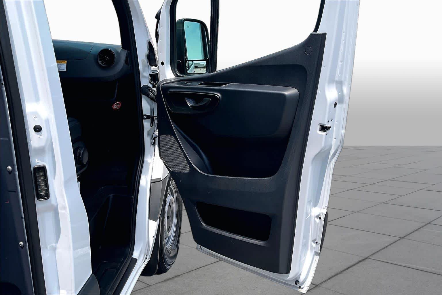 Used 2024 Arctic White Mercedes-Benz  image 23