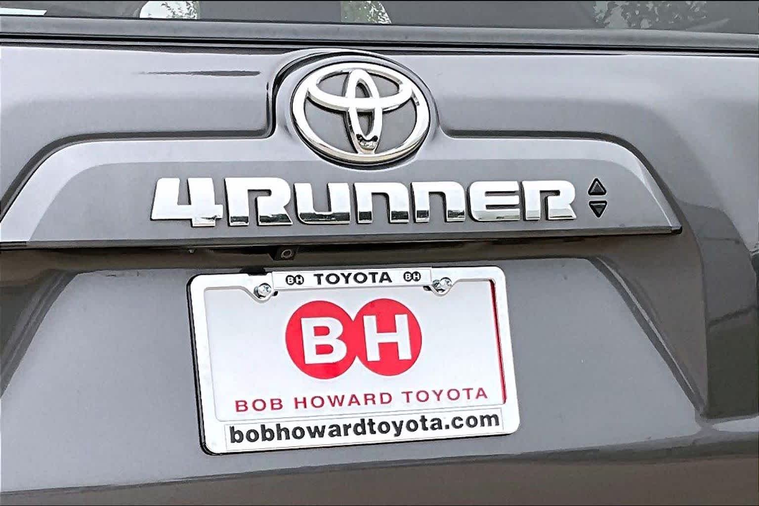 Used 2021 Magnetic Gray Metallic Toyota SR5 Premium image 10