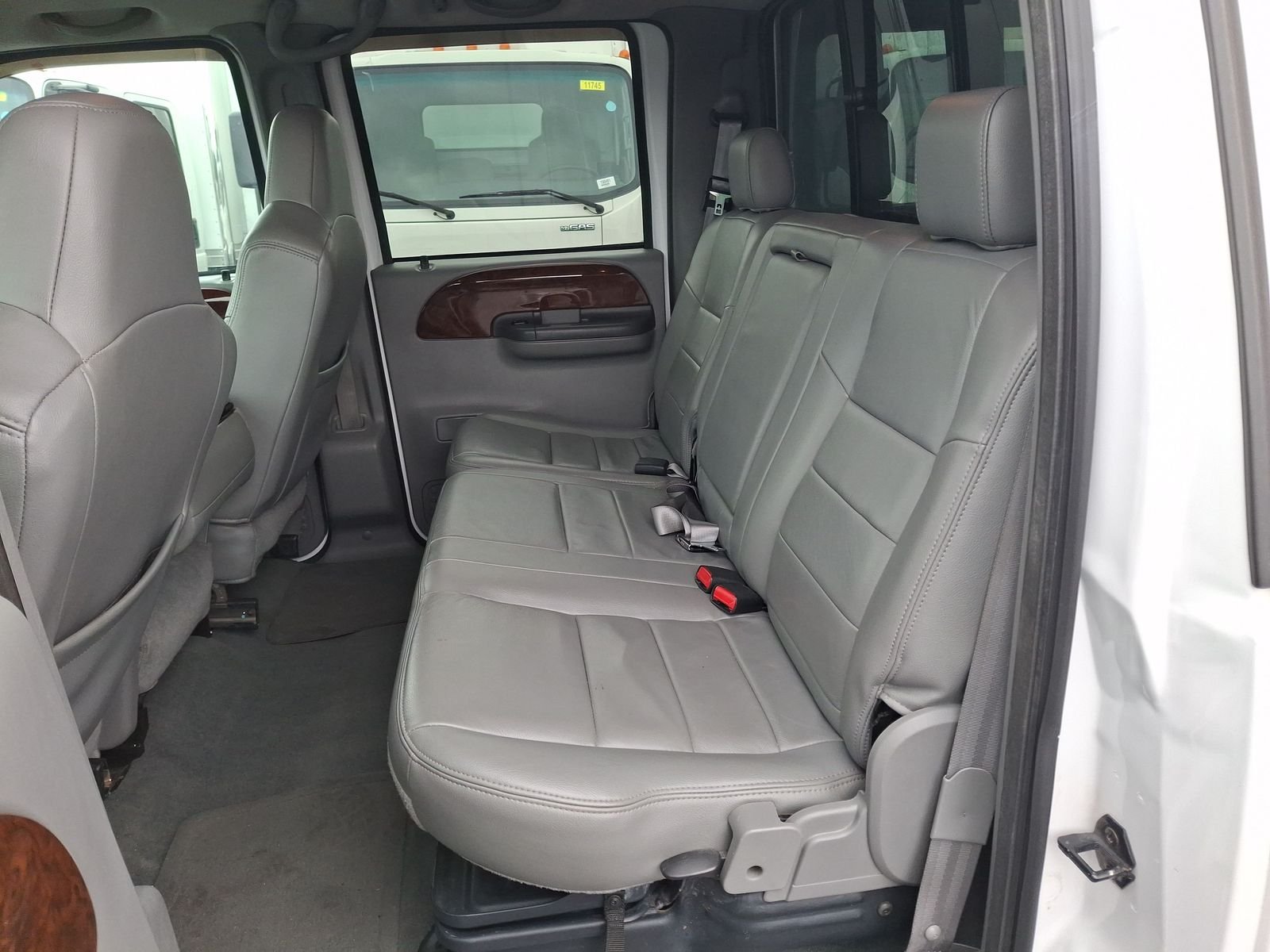 Used 2004 White Ford XL image 16