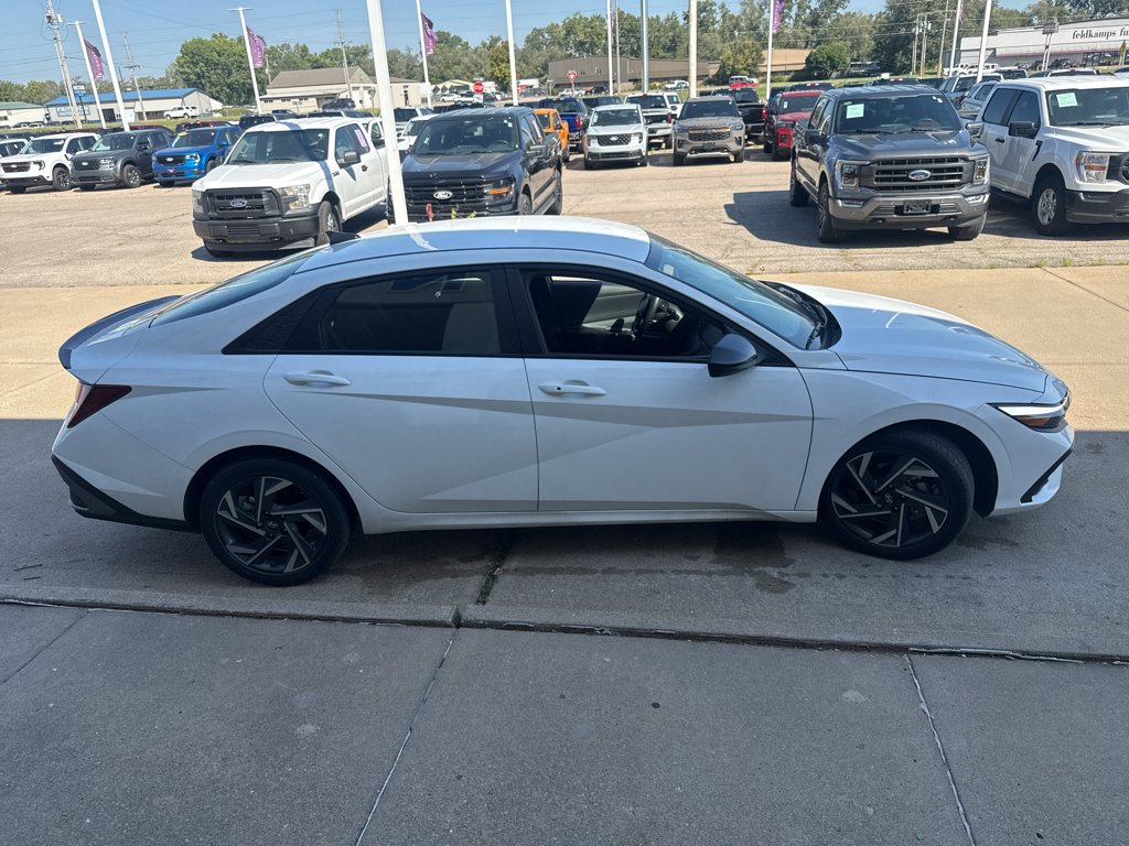 Used 2025 Serenity White Hyundai SEL Sport image 6