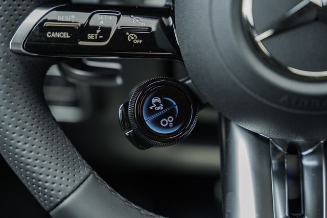 New 2026  Mercedes-Benz GLA 35 AMG® image 35