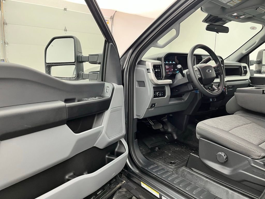 New 2026 Gray Ford XL image 19