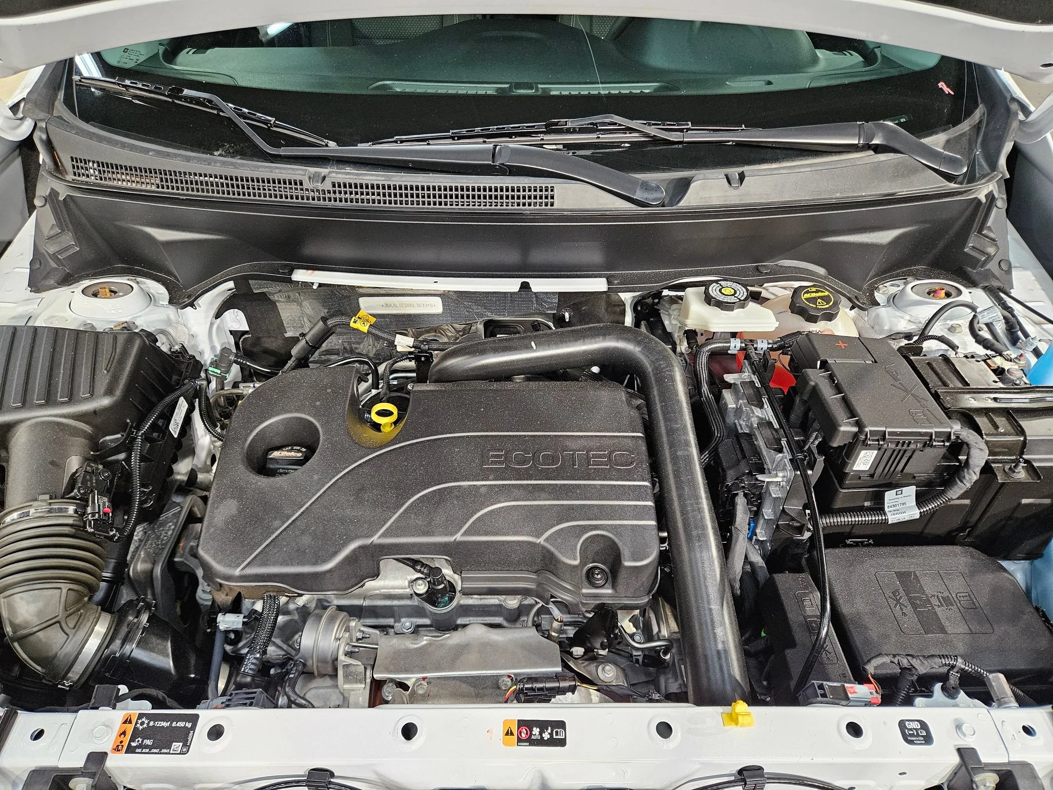 Used 2024 Summit White GMC SLE image 19
