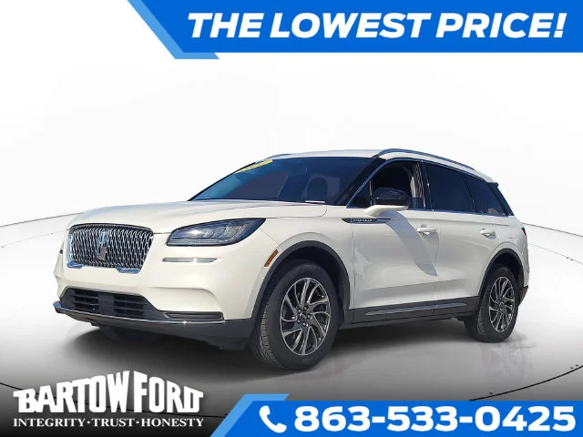 Used 2022 White Lincoln Standard image 1