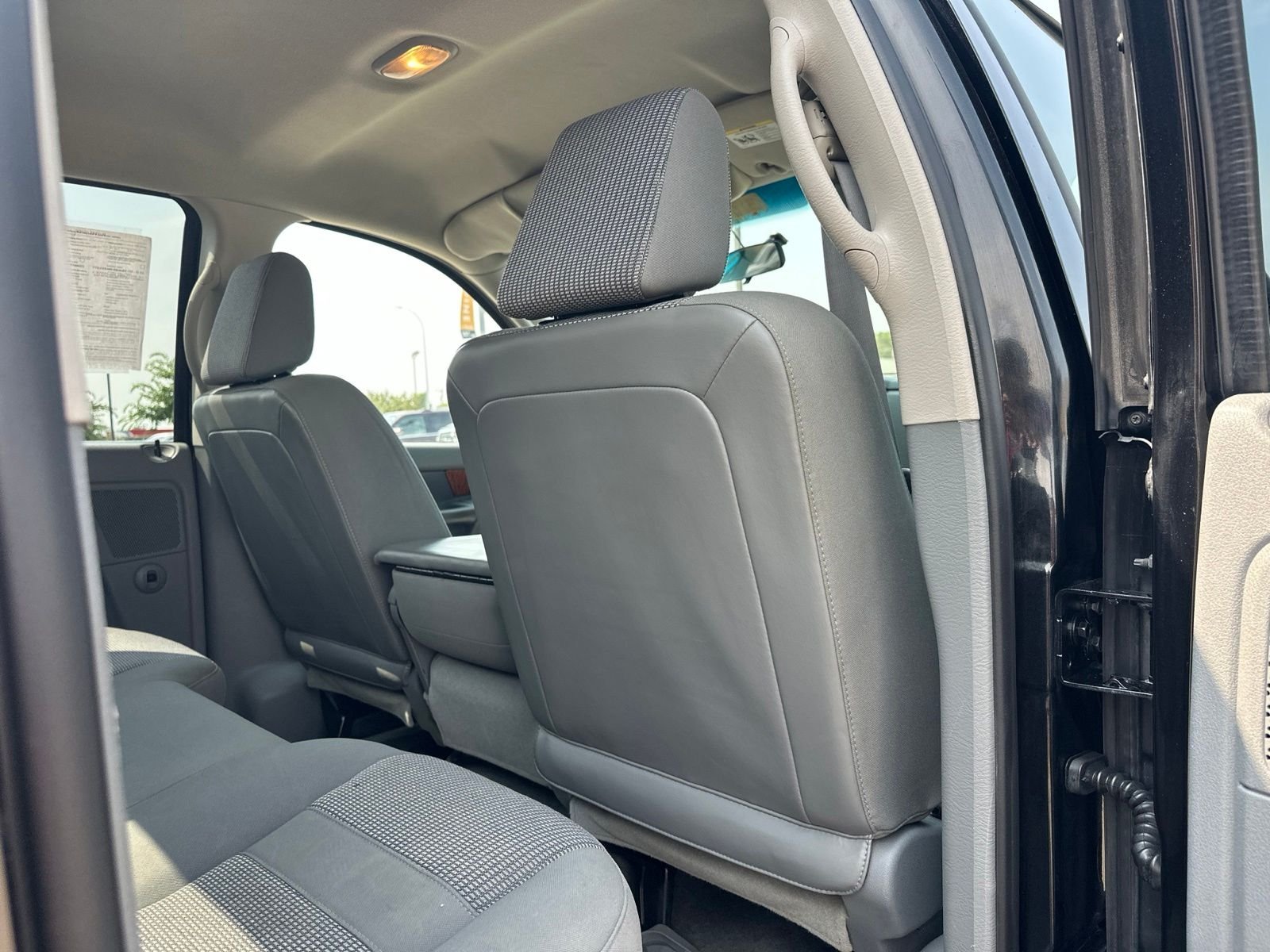 Used 2006 Black Dodge SLT image 25