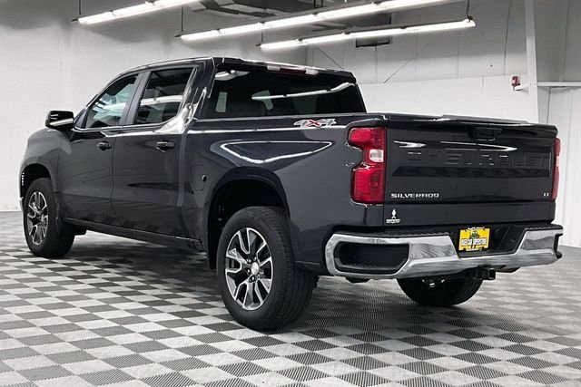 2023 Chevrolet Silverado 1500 LT - Photo 2