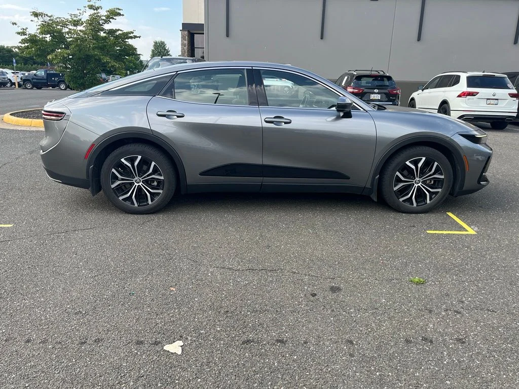 Used 2023  Toyota XLE image 8