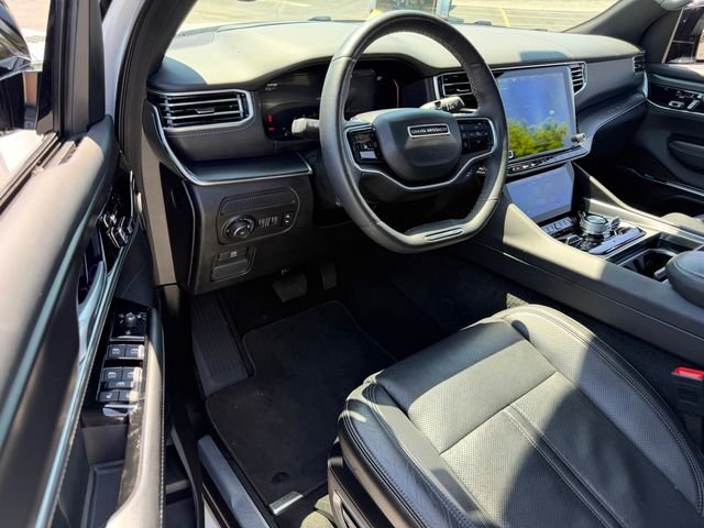 Used 2024 White Jeep  image 21