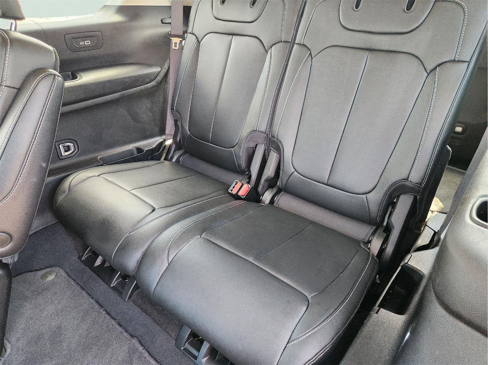 2023 Jeep Grand Cherokee L photo 31 of 33