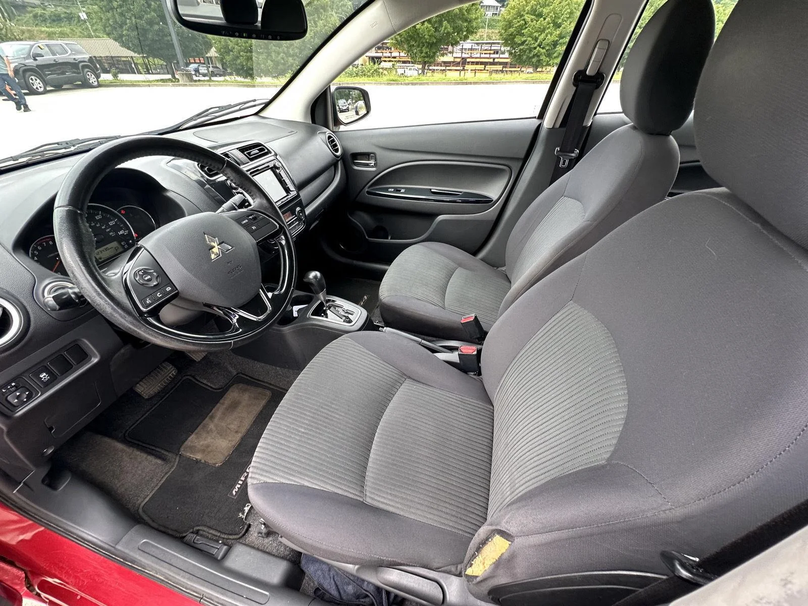 Used 2018 Infrared Mitsubishi SE image 10