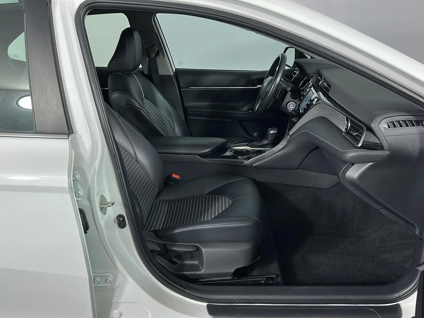 Used 2020 Super White Toyota SE image 25
