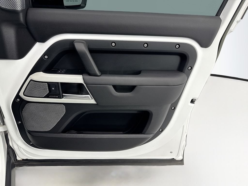 Used 2024 Fuji White Land Rover S image 24