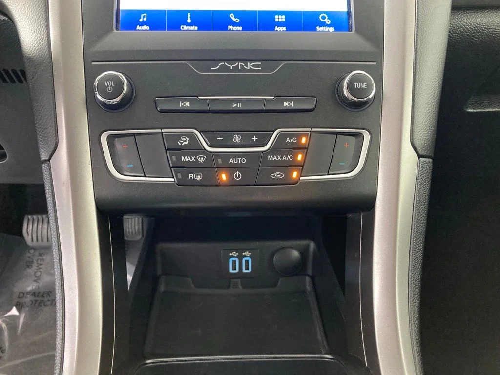 Used 2020 Silver Ford SE image 10