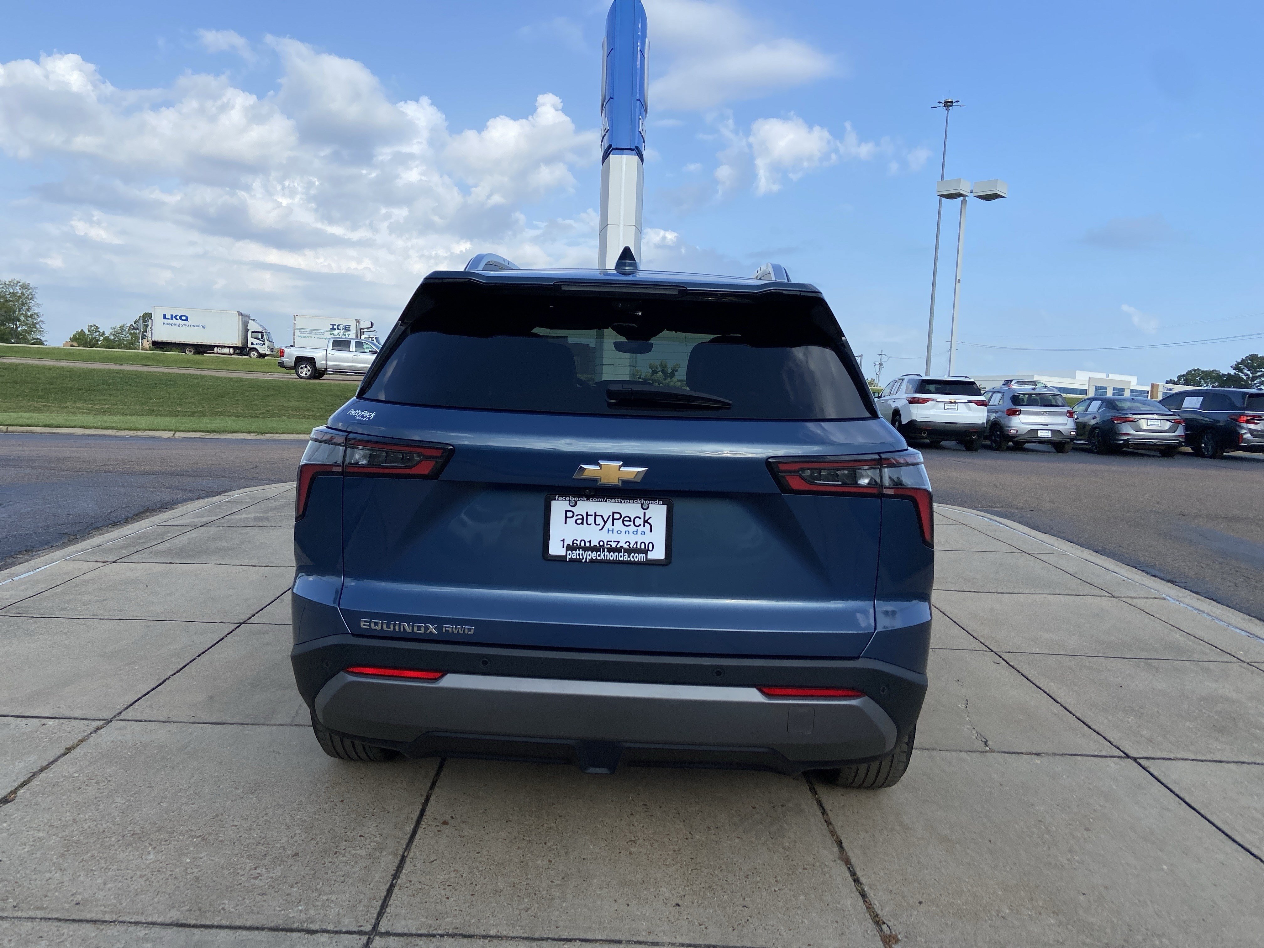 Used 2025 Lakeshore Blue Metallic Chevrolet AWD LT image 10