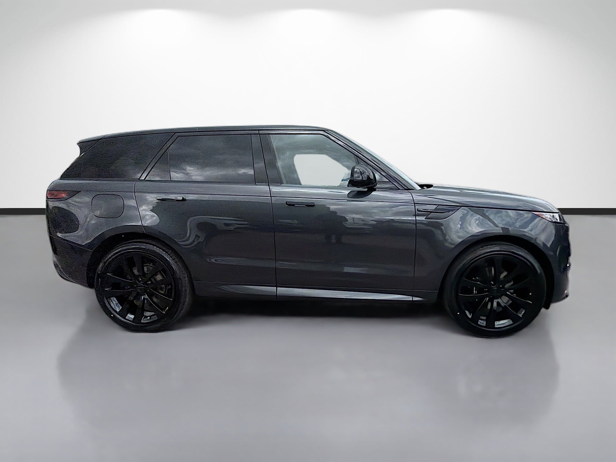 New 2026 Carpathian Grey Land Rover Dynamic SE image 6
