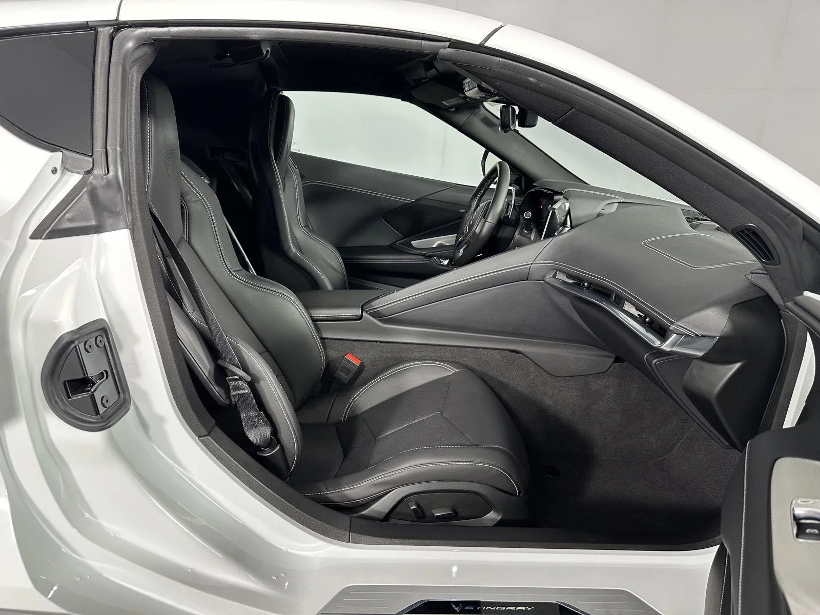 Used 2025 Arctic White Chevrolet 1LT image 4