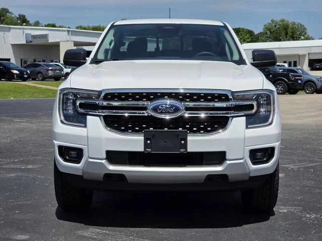 New 2025 Oxford White Ford XLT image 3