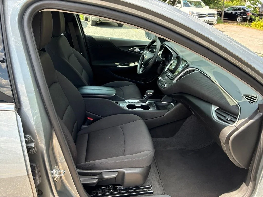 Used 2024 Gray Chevrolet LT image 33