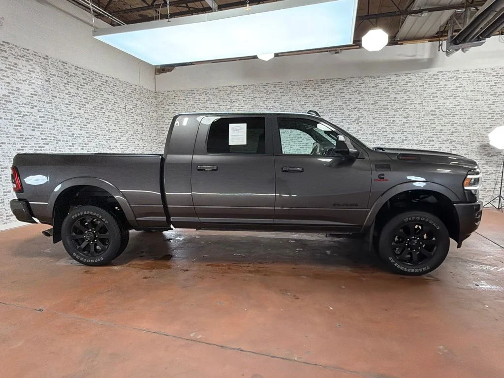 Used 2021 Granite Crystal Metallic Clearcoat Ram Laramie image 8