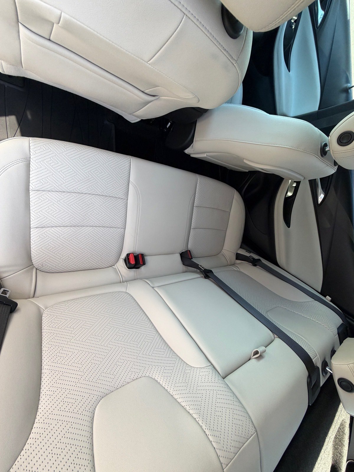 Used 2021 SUMMIT WHITE Buick Essence image 13