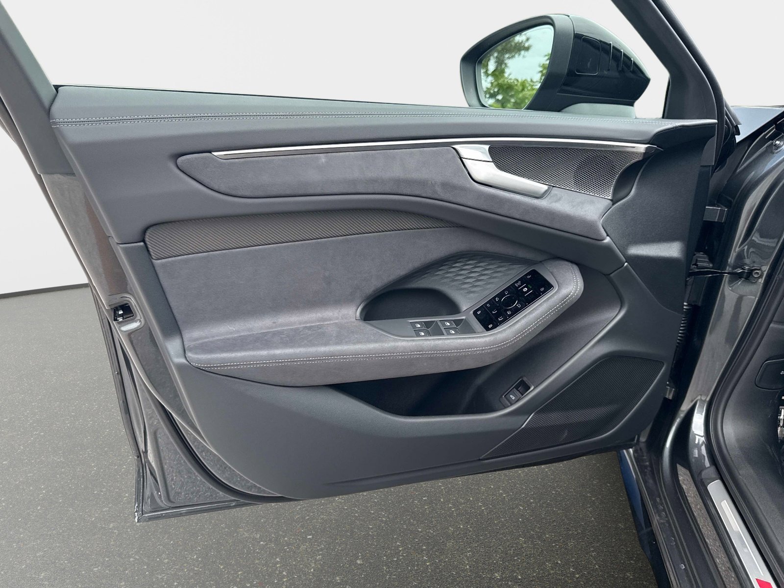 New 2026 Daytona Gray Pearl Effect Audi Prestige image 15