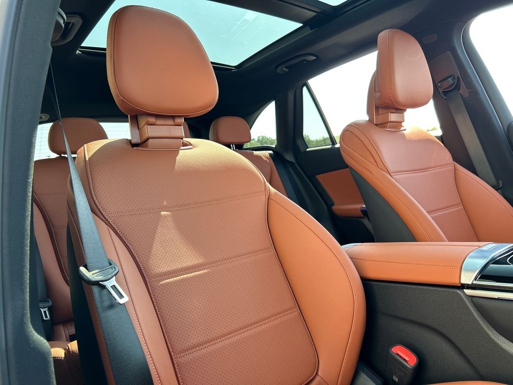 New 2027 Verde Silver Metallic Mercedes-Benz GLC 300 image 28