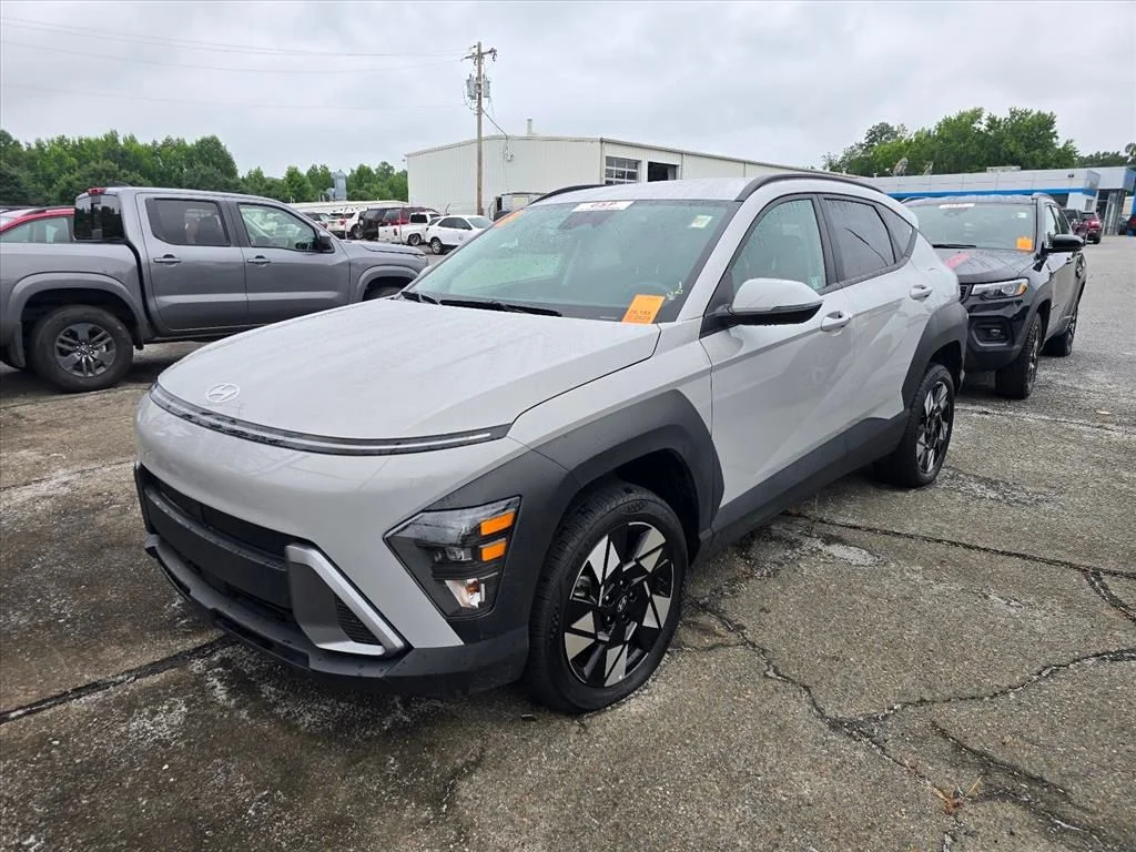 Used 2025 Gray Hyundai SEL image 2