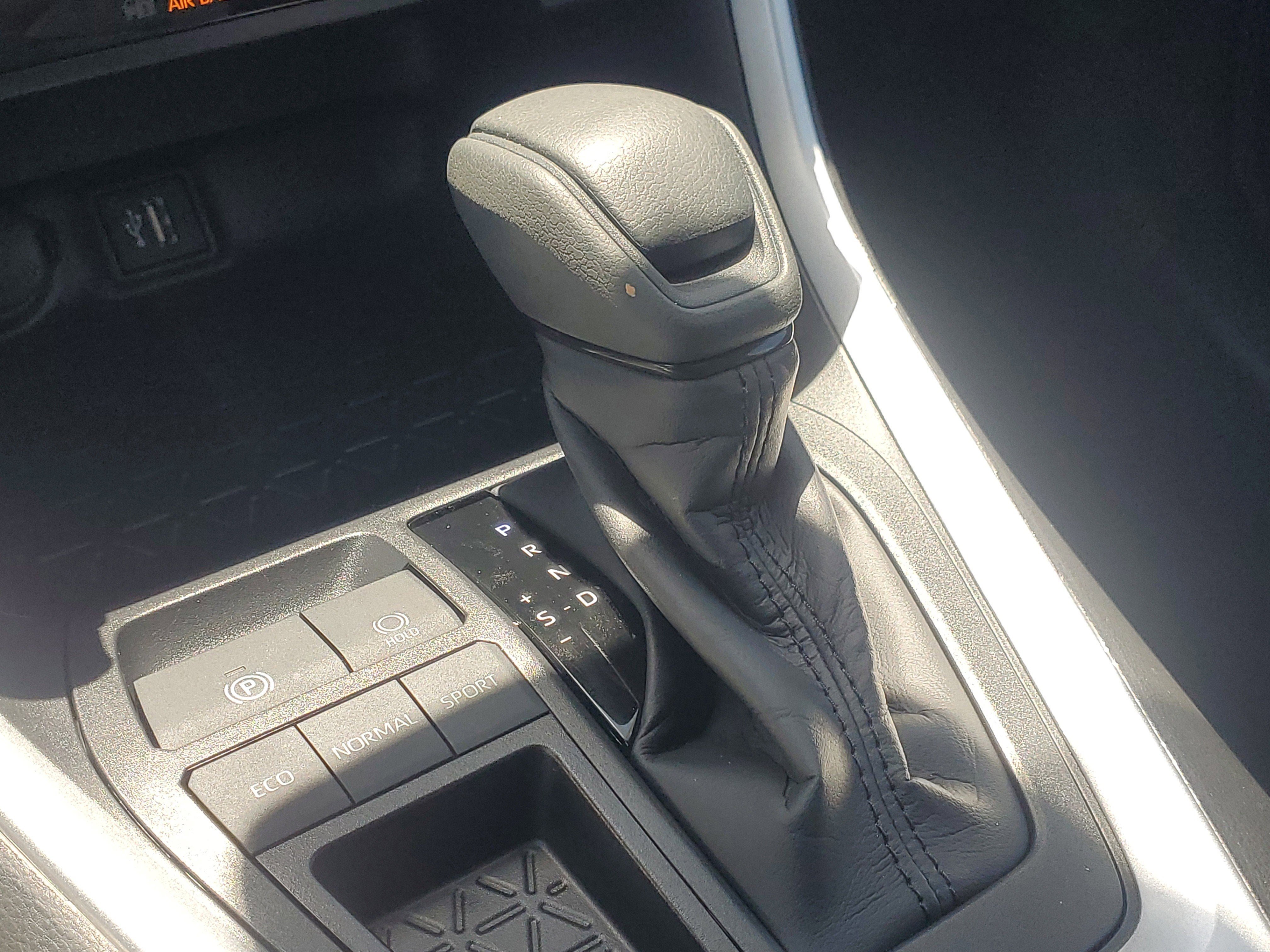 Used 2025 Ice Toyota XLE image 31