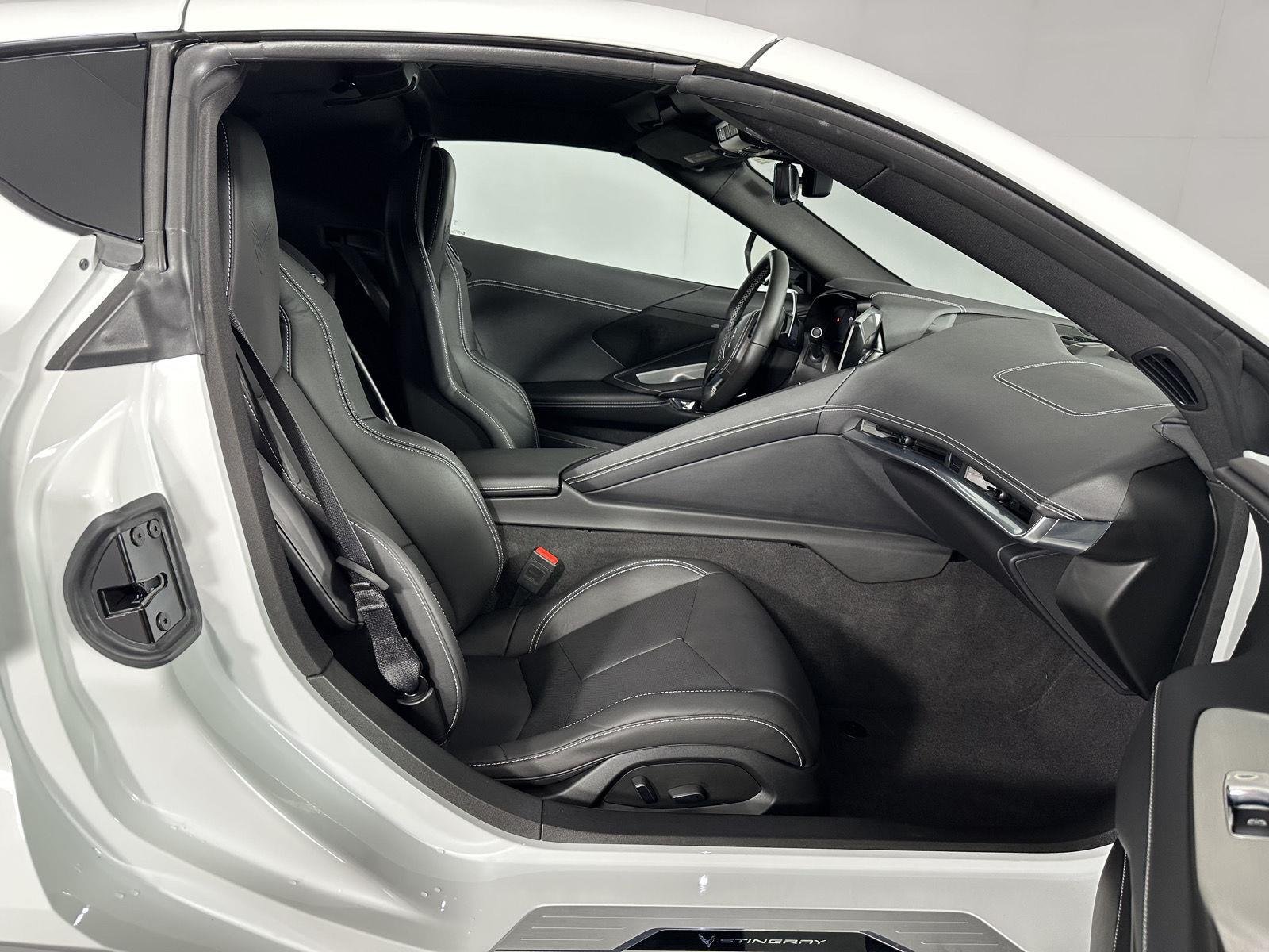 Used 2025 Arctic White Chevrolet 1LT image 4