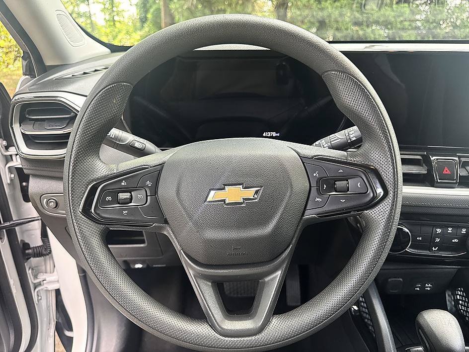 Used 2025 Summit White Chevrolet LT image 15